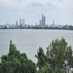 Cho Thuê nguyên căn, sát mặt hồ Tây, view toàn hồ.