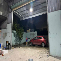 Cho thuê kho 700m² + 5 phòng máy lạnh + camera sẵn + xe tải 10 tấn vào