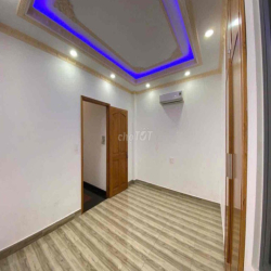 NHÀ 3 TẦNG LẦU SÂN THƯỢNG LÊ VĂN THỌ 4PN