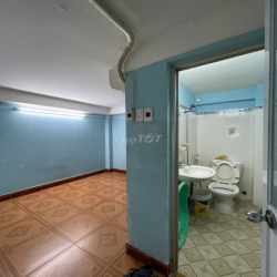 Cho thuê nhà sẵn nội thất 3PN đường XVNT hướng 2 chiều. Giá 9tr/th