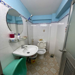 Cho thuê nhà sẵn nội thất 3PN đường XVNT hướng 2 chiều. Giá 9tr/th