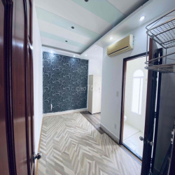 cho thuê căn hộ chính chủ đầy đủ tiện nghi có thang máy