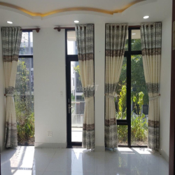 Cho thuê nhà phố liền kề Phường Cát Lái, Q2 cũ - Giá 13 triệu có ML.