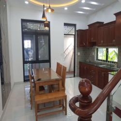 Cho thuê nhà phố liền kề Phường Cát Lái, Q2 cũ - Giá 13 triệu có ML.