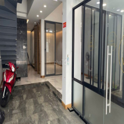 CÓ THANG MÁY - Nhà 407 Sư Vạn Hạnh, Q10 - 5TẦNG, GIÁ RẺ 6x, CHÍNH CHỦ