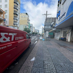 Cho Thuê Tòa Nhà 4.500m2 Mặt Tiền Cô Giang, Quận 1, Giá thuê: 750tr