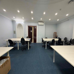 cho thuê toà nhà làm VP 1 hầm5 tầng diện tích 700m2 đường tạ hiện Q2
