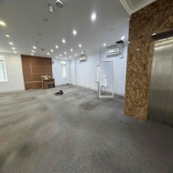 cho thuê toà nhà làm VP 1 hầm5 tầng diện tích 700m2 đường tạ hiện Q2