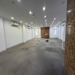 cho thuê toà nhà làm VP 1 hầm5 tầng diện tích 700m2 đường tạ hiện Q2