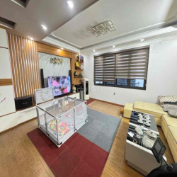 Cho thuê nhà phân lô Mai Dịch Cầu Giấy 60m 5 tầng 6PN đường ô tô