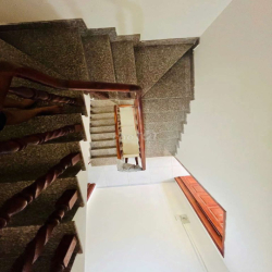 NHÀ TRỆT 2 LẦU ĐẬU ĐƯỢC 2 XE HƠI