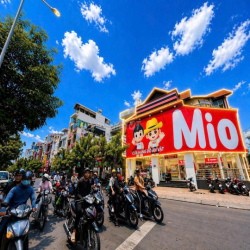 Cho thuê Góc 2MT Tân Sơn Nhì – ngang 17m, 3 tầng, bảng QC cực lớn