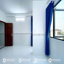 PHÒNG CỬA SỔ TRỜI - ỐP GACH BÓNG LOÁNG - GẦN NGÃ TƯ XÃ