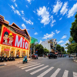 Cho thuê Góc 2MT Tân Sơn Nhì – ngang 17m, 3 tầng, bảng QC cực lớn