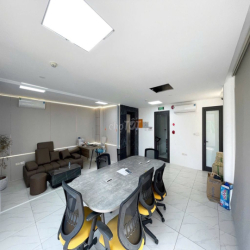 Chính chủ cần cho thuê sàn 60m2 lô góc mặt phố Hoàng Quốc Việt giá tốt