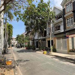 Biệt thự Đường Số 32, Khu Tên Lửa, Gần Aeon, 10x20 , 2 Lầu, 45 Triệu