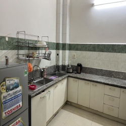 Nhà hẻm 302 Hai Bà Trưng, Q1: 5mx14m , 1 lầu, 3PN, 2W, gần chợ T.Định