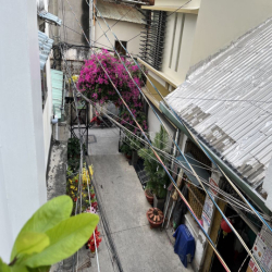 Nhà hẻm 302 Hai Bà Trưng, Q1: 5mx14m , 1 lầu, 3PN, 2W, gần chợ T.Định