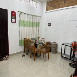 Nhà hẻm 302 Hai Bà Trưng, Q1: 5mx14m , 1 lầu, 3PN, 2W, gần chợ T.Định