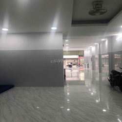 Cho thuê toà nhà đường số 4 DT 6x22m 4.5 tấm nhà đẹp 7 phòng lớn, 7wc