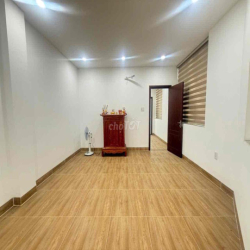Cho Thuê Nhà Căn Góc Mặt Tiền Đường - 1 TRỆT 2 LẦu - Phước Long