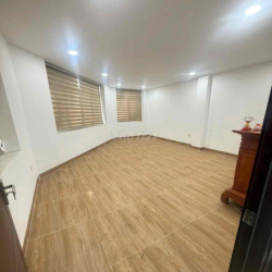 Cho Thuê Nhà Căn Góc Mặt Tiền Đường - 1 TRỆT 2 LẦu - Phước Long