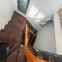 Cho Thuê Nhà Căn Góc Mặt Tiền Đường - 1 TRỆT 2 LẦu - Phước Long
