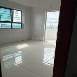 Cho thuê căn hộ chung cư tầng cao view đẹp VP6 Linh Đàm 8 tr/th