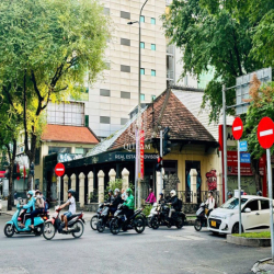 🌟Góc 2MT - NGUYỄN DU, Quận 1 - 27x10m trống suốt🌟