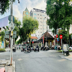 🌟Góc 2MT - NGUYỄN DU, Quận 1 - 27x10m trống suốt🌟