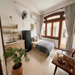 PHÒNG BAN CÔNG FULL NỘI THẤT QUẬN 1