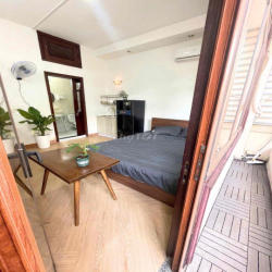 PHÒNG BAN CÔNG FULL NỘI THẤT QUẬN 1