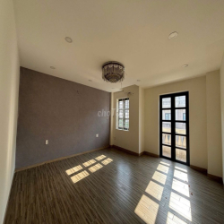 Cho thuê nguyên sàn lầu cityland giá 8tr