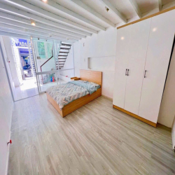 Cho thuê nhà nguyên căn đường Vạn Kiếp siêu rộng có ban công