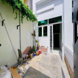 Cho thuê nhà nguyên căn đường Vạn Kiếp siêu rộng có ban công