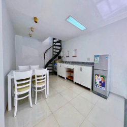 Cho thuê nhà nguyên căn đường Vạn Kiếp siêu rộng có ban công