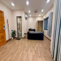 Cho thuê nhà làm Homestay 8PN 8WC khu Sân bay