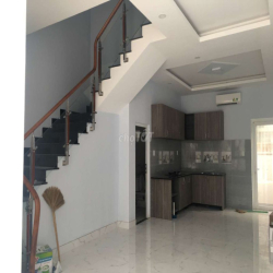 Nhà 1 trệt 2 lầu khu dân cư Valencia giá 10 triệu đầy đủ nội thất