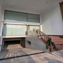 CHO THUÊ TÒA NHÀ 5 LẦU NGAY CO.OP MART