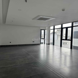 Văn phòng mặt tiền đường trần xuân soạn view nhìn về trung tâm Q1 !