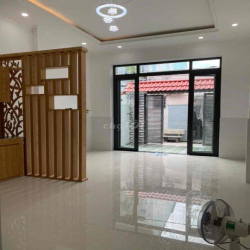 Cho thuê nhà DT 4x17 nhà cấp 4 ) 2 phòng ngủ .1 wc