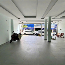 CHO THUÊ TOÀ NHÀ 4 TẦNG CÓ THANG MÁY MẶT TIỀN ĐÔNG ĐÚC TRUNG TÂM