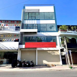 CHO THUÊ TOÀ NHÀ 4 TẦNG CÓ THANG MÁY MẶT TIỀN ĐÔNG ĐÚC TRUNG TÂM