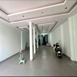 CHO THUÊ TOÀ NHÀ 4 TẦNG CÓ THANG MÁY MẶT TIỀN ĐÔNG ĐÚC TRUNG TÂM