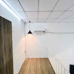 PHÒNG RỘNG GÁC CAO - GIÁ RẺ - TRỆT - FREE XE