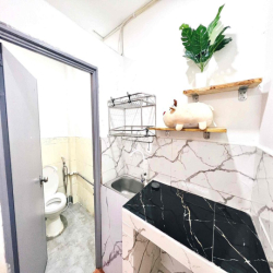 PHÒNG RỘNG GÁC CAO - GIÁ RẺ - TRỆT - FREE XE