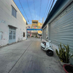 nhà 4x16m trệt lầu 3pn,2wc, hẻm 6m thông đường số 4.bhh. 8.5tr/ tháng