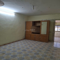 Cho thuê căn hộ tập thể DTSD 70m2, 2PN, 2WC, đủ NL, ĐH. 5 triệu/ th.