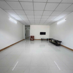 Nhà 4,5x20 có nội thất KdC Nông Thổ Sản