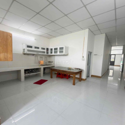 Nhà 4,5x20 có nội thất KdC Nông Thổ Sản